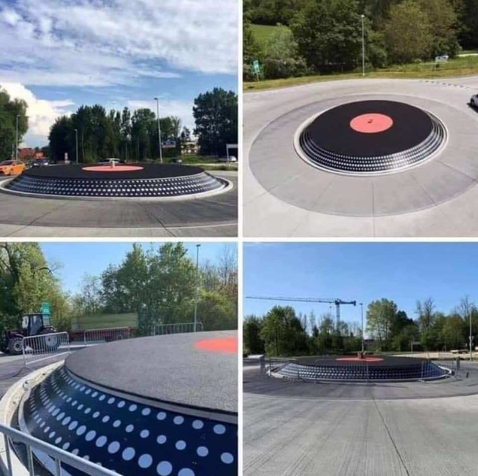 Vinyl fans, have a look at this roundabout in Lyss in Switzerland 🙌