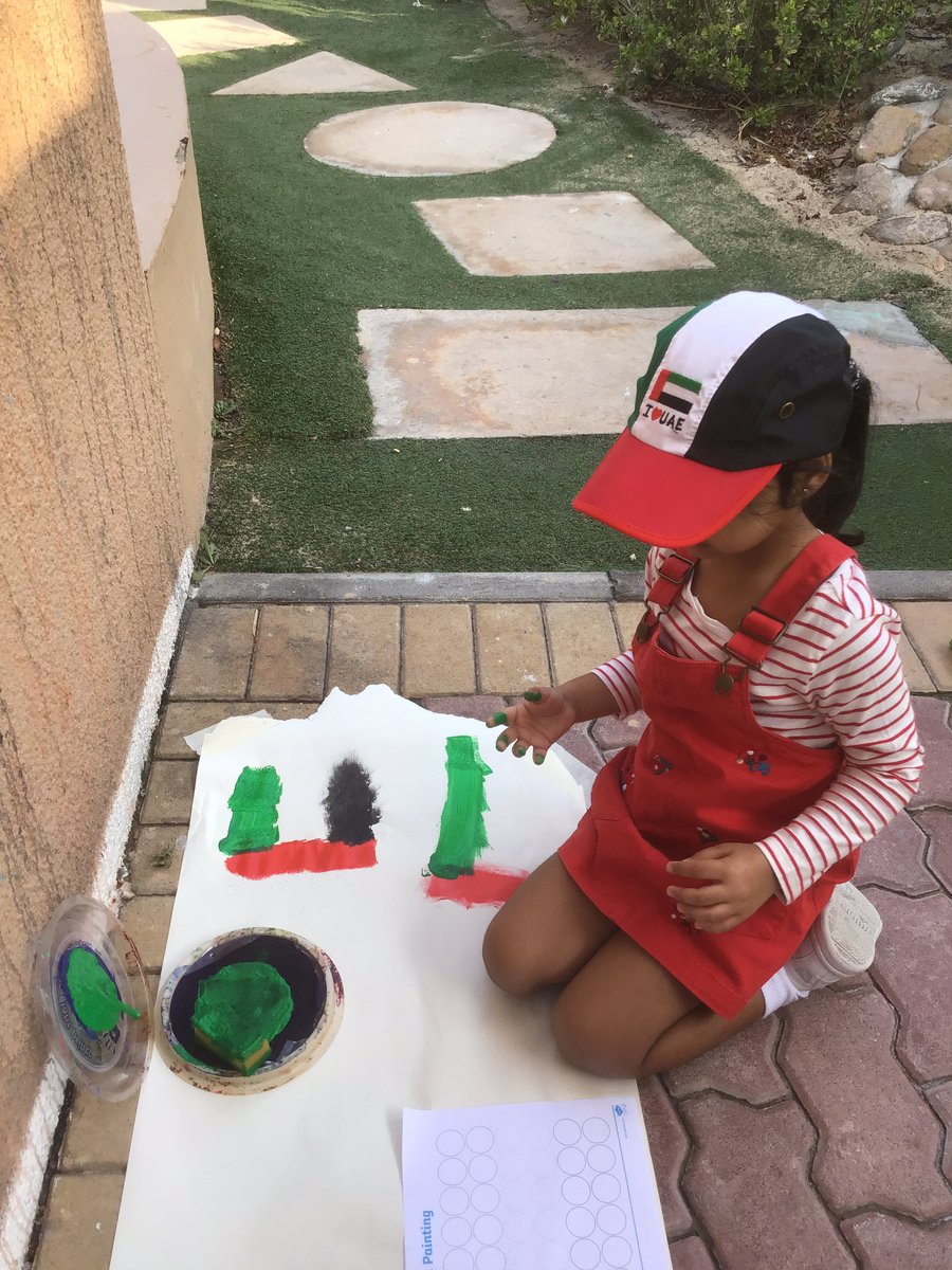 JESSJumeirahFS2's tweet photo. FS2 were learning about the colours of the UAE flag today. Do you know the meaning? They also saw some balloons being released to celebrate flag day and drew pictures of it! @JESSDubai #JessJumUtW #Jessjumsocialstudies https://t.co/amvpG3NGfy