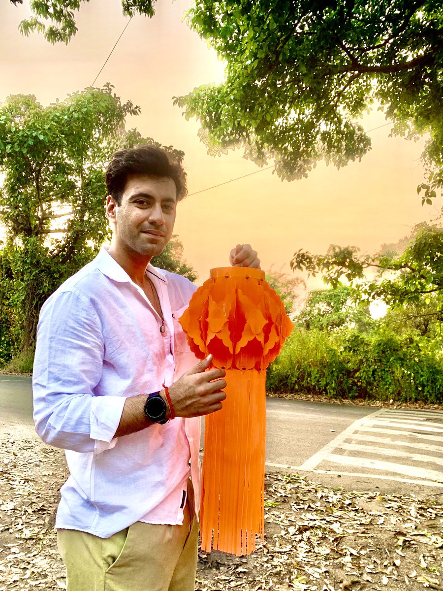 karanvirsharma9's tweet photo. Shubh Labh ! 
May the light of the Kandils and Diyas light the way to happiness.

शुभ लाभ । 
कंदील और दिए कि रोशनी आप सभी के घर तक पोहूँछे ।  

#HappyDiwali #chotidiwali #kandil #diya #diwali #karanvirsharma #kvians #happydiwali2021 https://t.co/MrZjqWH6TT