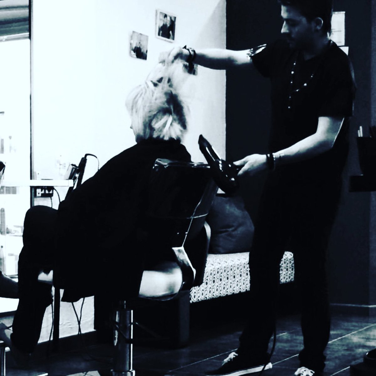 RamosDamia's tweet photo. 💈Quant la teva feina t’apassiona, deixa de ser una “feina” . Molt bon dia !!! 💈💆🏻‍♀️💇🏽‍♂️💆🏽💇🏼💇🏼‍♀️💈 https://t.co/9tr9ONFYfo