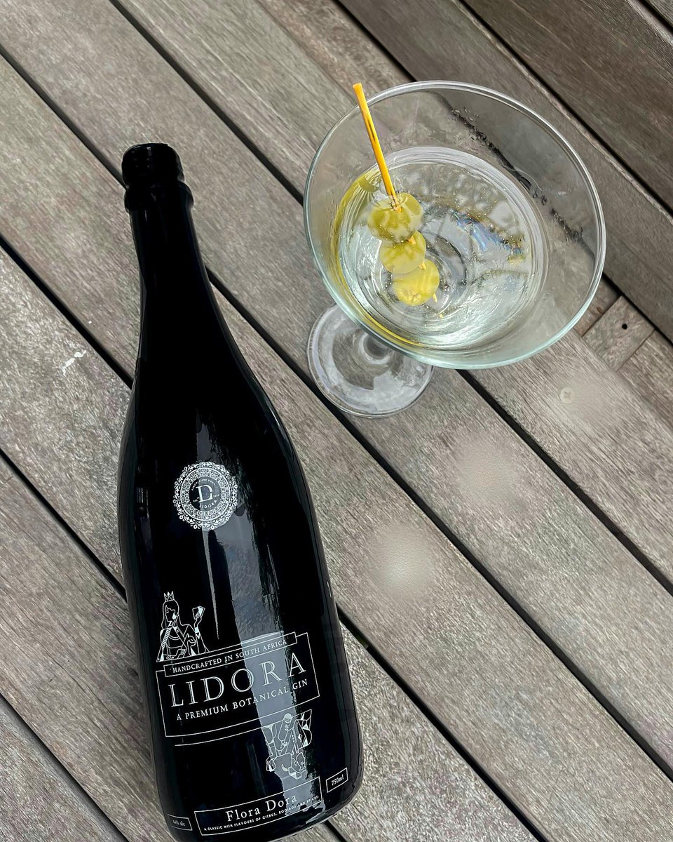 LidoraG's tweet photo. Gin Martini 🍸 anyone???

•
•
•
•
• 
#lidoragin #martini #gin #southafrica

https://t.co/uIrVX8ovyD via https://t.co/gxgg2wXsbe https://t.co/53GeP7bOtt