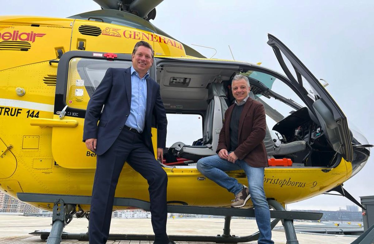 stixmichael's tweet photo. Mit 4Gamechangers - Sky isn´t the Limit. Ein spannender Talk mit ÖAMTC CEO Oliver Schmerold, direkt am Stützpunkt des Christophorus 9 - Heliport. 🚁👍🤩 #oeamtc #oeamtcflugrettung #puls24 #4gamechangers https://t.co/p5u196ZXMr