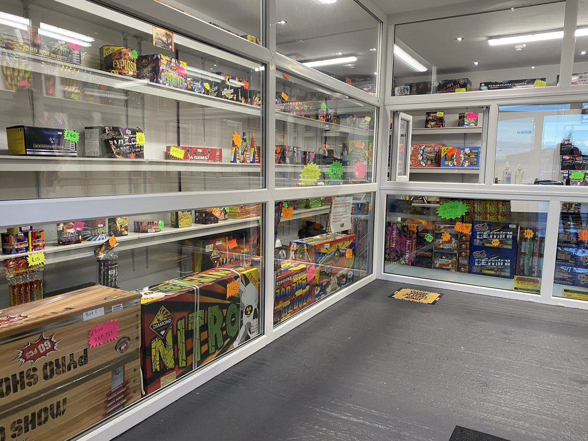 InDemandDecades's tweet photo. We went and visited @aintreediscountfireworks1 yesterday who are giving away a full firework display worth £725! #WINdemand 🎇🎆
TODAY between 10am-1pm on @InDemandRadioUK play @stevetheweaveid BIG BANG💥 on The Brunch Club 📻
For more info go to https://t.co/bSFMpNRpZt 💻 https://t.co/1GR09GE9pY