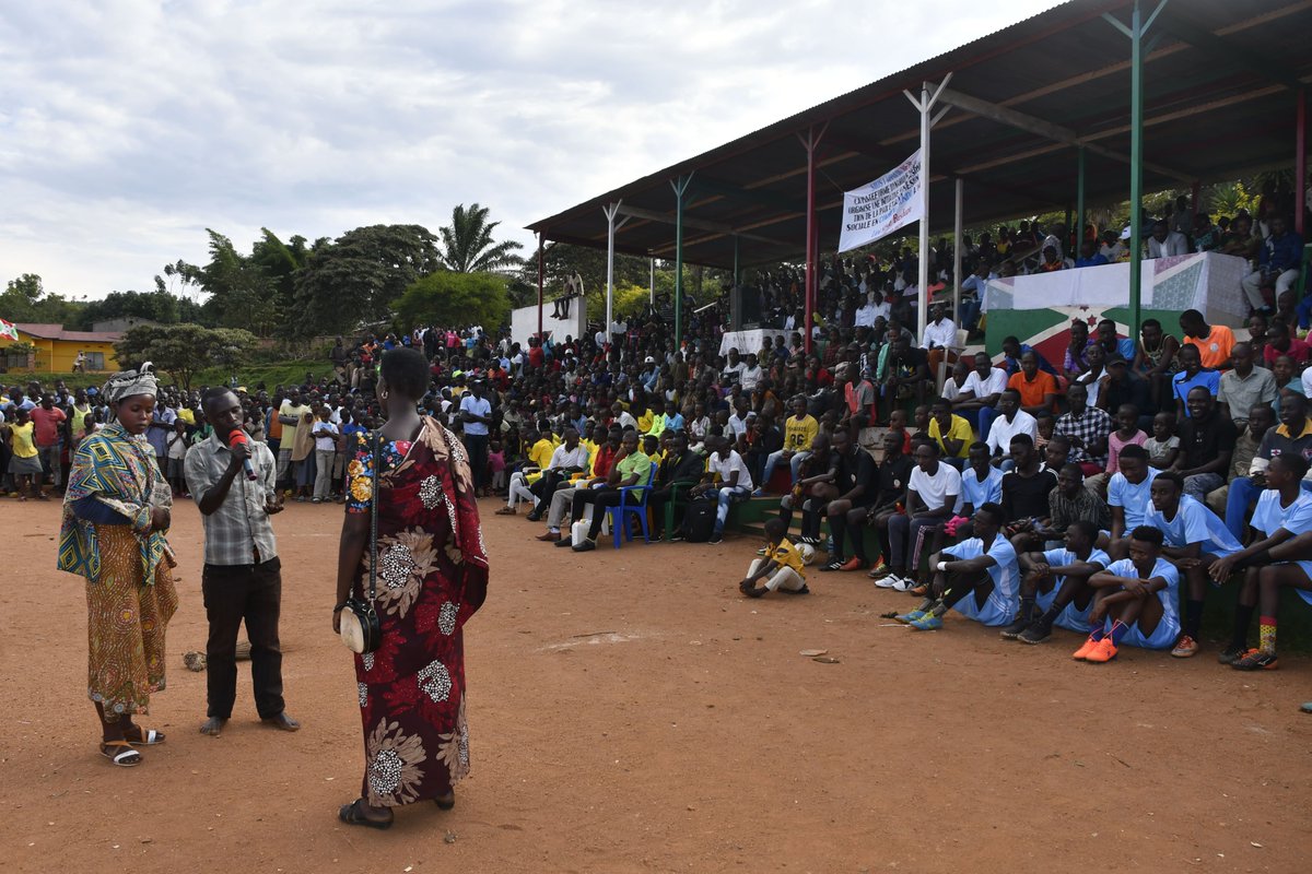 REJABDI's tweet photo. Le REJA a, ce 31 oct 2021, organisé une sensibilisation communautaire sur la paix et la cohésion sociale à Kirundo autour d’un match de football https://t.co/7U4hnwF8XE 
@ccfd_tsolidaire @MininterInfosBi @MinEACJSCBdi @peacedirect @blancsec_cawa 
#Burundi 
#Kirundo
#jeunes https://t.co/50Zid3pLka