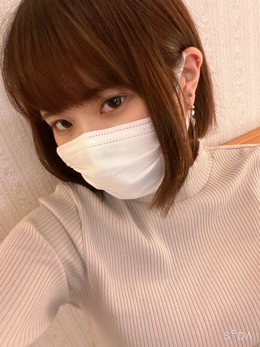 koito_mafu's tweet photo. これはせっかく綺麗めの格好したのに
台無しにするピアスたちの写真😌 https://t.co/oZZOs8Oz11