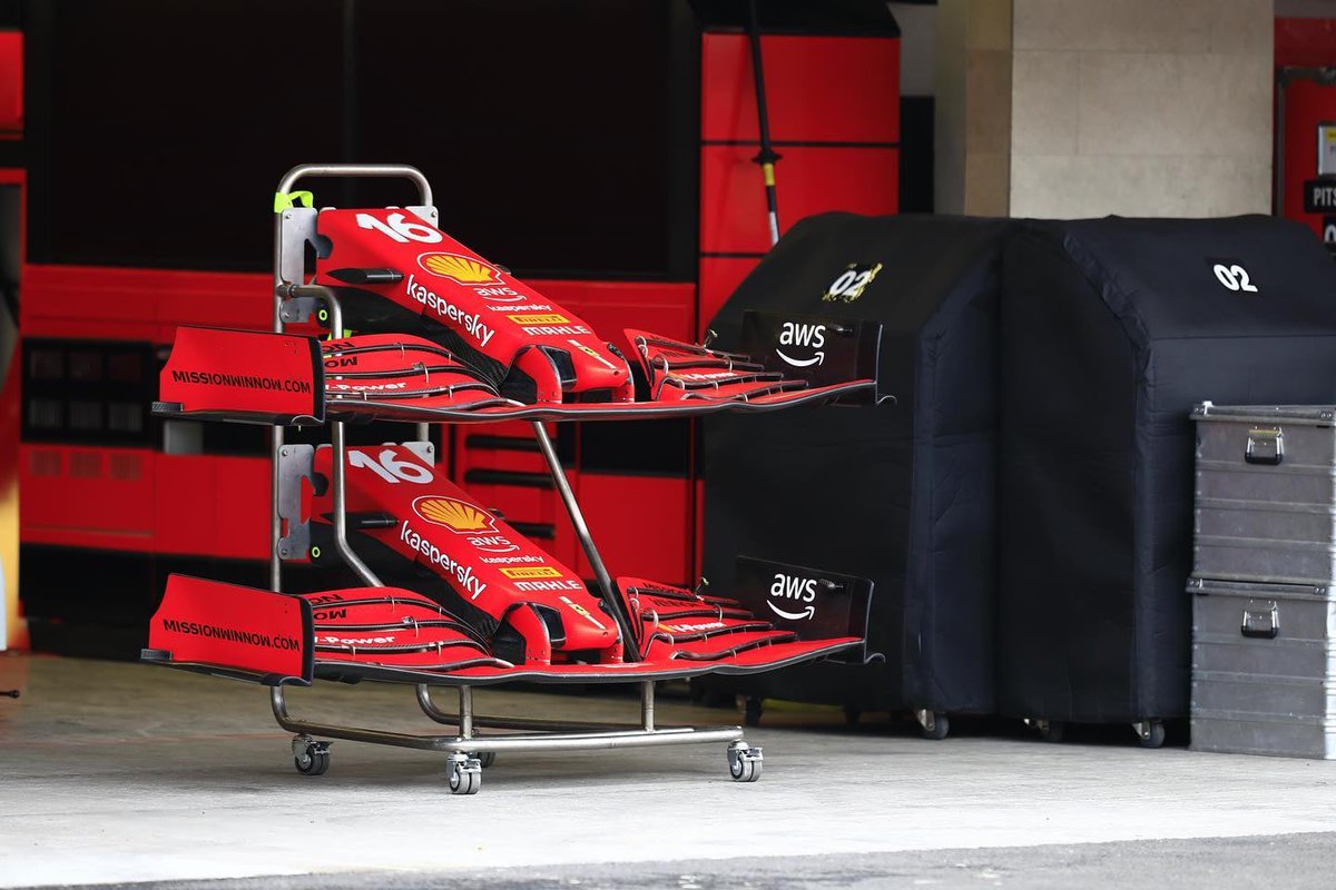 AlessandroSala1's tweet photo. 🛑#F1 #TechF1 #MexicoGP🛑(📸#MexGp) Messico e brugole! Prende forma il Circuito Hermanos Rodriguez per il quintultimo appuntamento iridato. https://t.co/PdVYZnmyXi