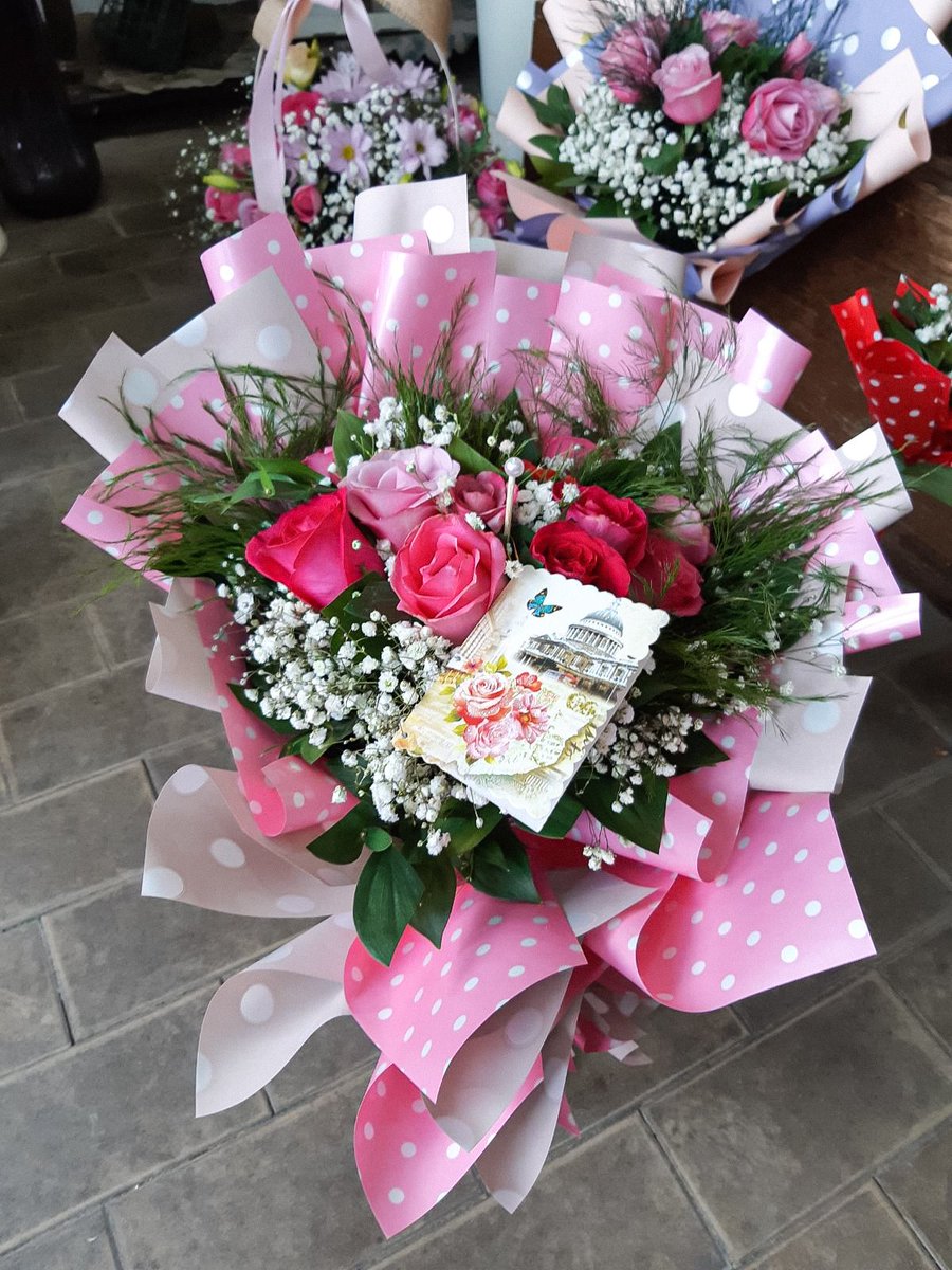 zare_entuzijast's tweet photo. #happybirthday #birthdaygift #pinkandpowderbouquet #paperwrapbouquet #babyroses #pinkroses #coolwaterroses #orangeroses #gypsophila #trefern #decoration #ribbons #babyroseribbons #littlecard 🎂🎁🎀🎈🎉🎊💐🌹🏷️ https://t.co/rAUOsoNRbu