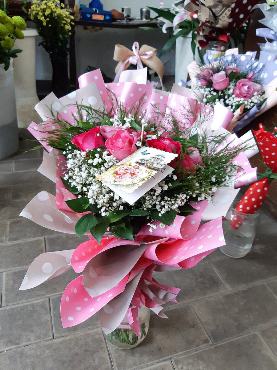 zare_entuzijast's tweet photo. #happybirthday #birthdaygift #pinkandpowderbouquet #paperwrapbouquet #babyroses #pinkroses #coolwaterroses #orangeroses #gypsophila #trefern #decoration #ribbons #babyroseribbons #littlecard 🎂🎁🎀🎈🎉🎊💐🌹🏷️ https://t.co/rAUOsoNRbu
