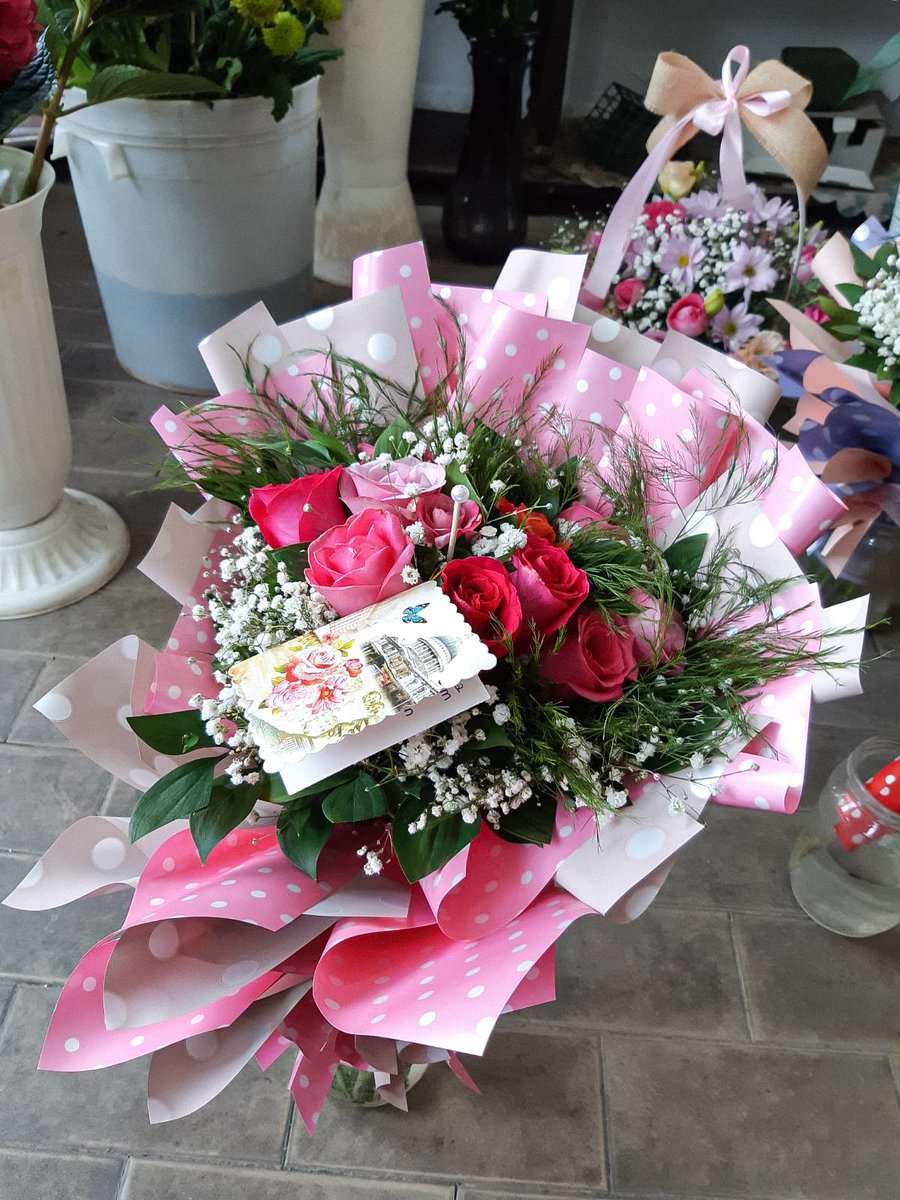 zare_entuzijast's tweet photo. #happybirthday #birthdaygift #pinkandpowderbouquet #paperwrapbouquet #babyroses #pinkroses #coolwaterroses #orangeroses #gypsophila #trefern #decoration #ribbons #babyroseribbons #littlecard 🎂🎁🎀🎈🎉🎊💐🌹🏷️ https://t.co/rAUOsoNRbu