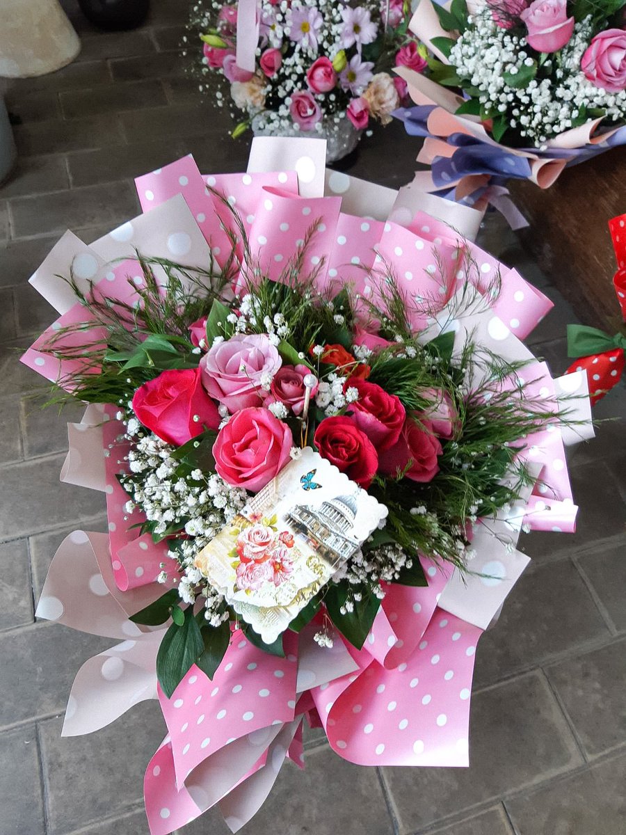 zare_entuzijast's tweet photo. #happybirthday #birthdaygift #pinkandpowderbouquet #paperwrapbouquet #babyroses #pinkroses #coolwaterroses #orangeroses #gypsophila #trefern #decoration #ribbons #babyroseribbons #littlecard 🎂🎁🎀🎈🎉🎊💐🌹🏷️ https://t.co/rAUOsoNRbu