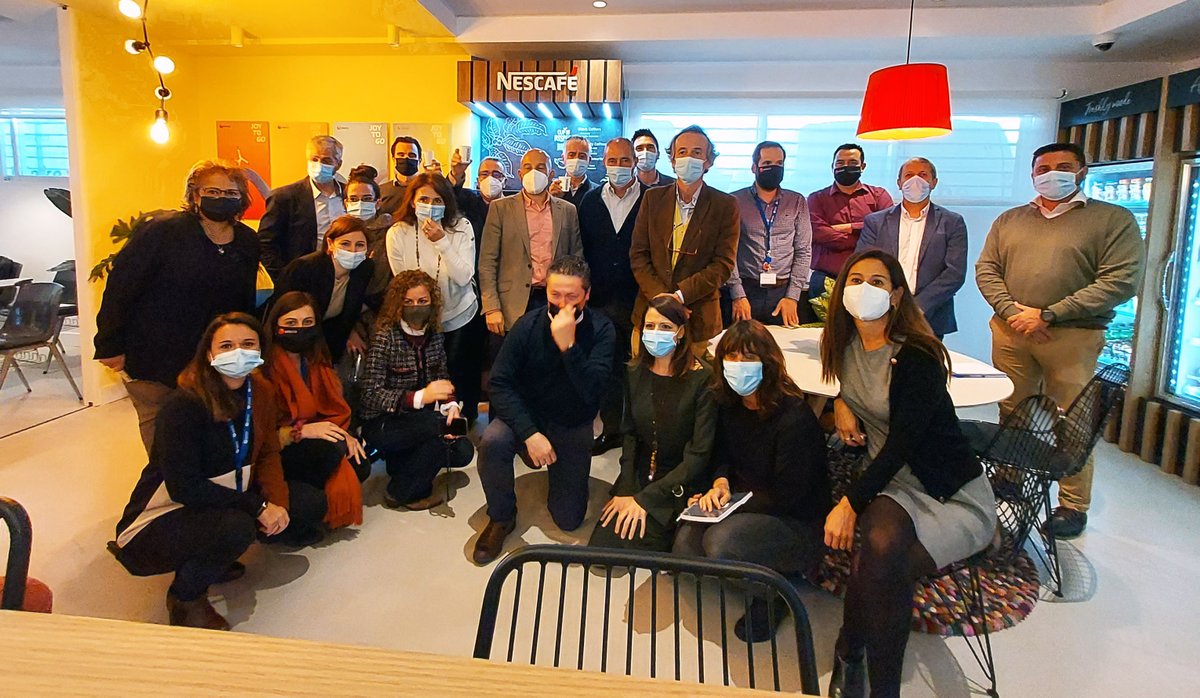 Selecta_spain's tweet photo. Gracias a @Nestle_es por ofrecernos esta formación tan interesante acerca de las diferentes soluciones premium de café. 
Hemos conocido en detalle el nuevo corner @Nescafe_ES. Ahora es el momento de presentarlo a nuestros clientes.
#Coffeecorner #GrupoSelecta #ONESelecta #JoyToGo https://t.co/YtONRWISrp