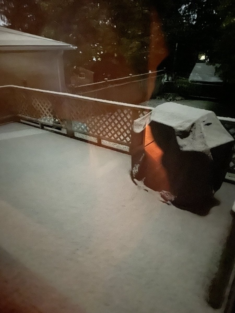 MikeWil32606343's tweet photo. Noooooo…….to early for this!! #shareyourweather @weathernetwork @StormhunterTWN #wdstkont #winterishere #snowfall2021 #snow @IWeatherON @WoodstockWthr https://t.co/fUyT9RMn18