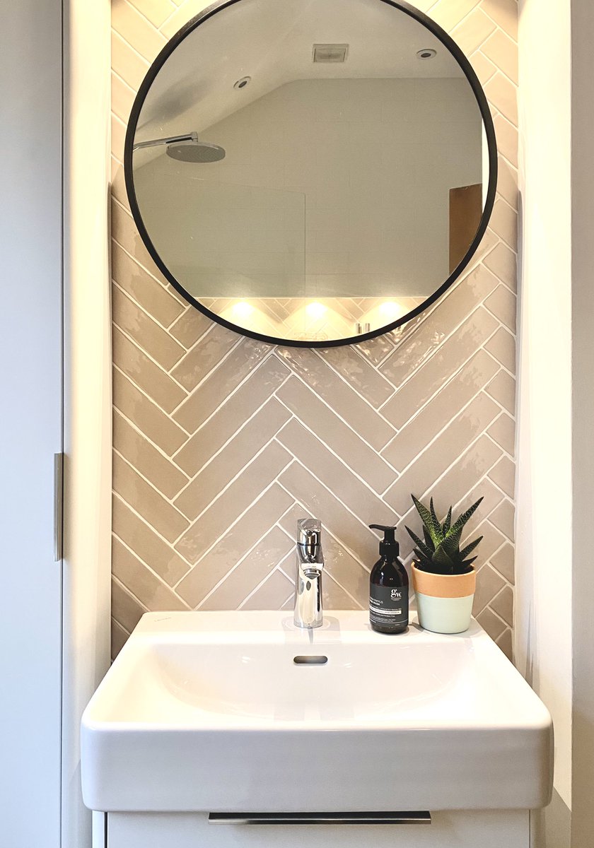 White, pink & black in one of designer Zoe’s completed #Cardiff based projects 💕 

#NewBathroom #BathroomGoals #PinkTiles