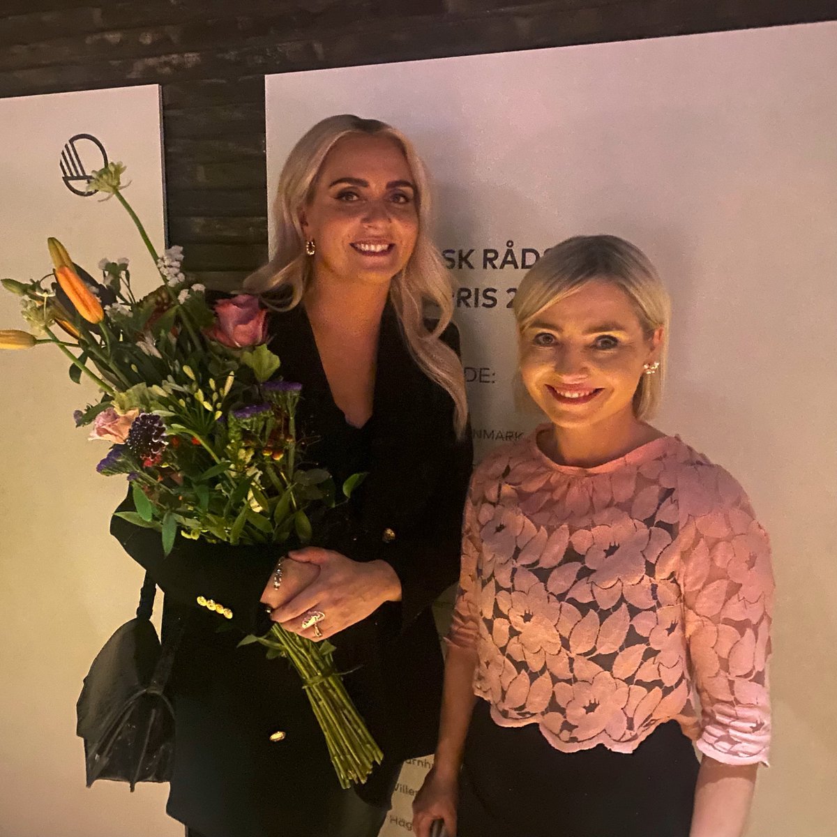 Hef farið víða og hitt marga, þjóðarleiðtoga og ýmis stórmenni. Hef samt sjaldan orðið eins stjörnustuðuð og í gær, þegar ég hitti <a href="/eivormusic/">Eivør</a> sem fékk Tónlistarverðlaun Norðurlandaráðs. Til hamingju Eivör og Færeyingar allir. #nrpriser #nrsession