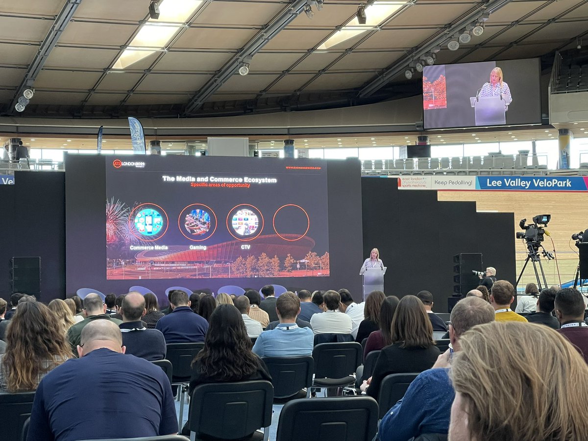 Lauren Saving tweet media