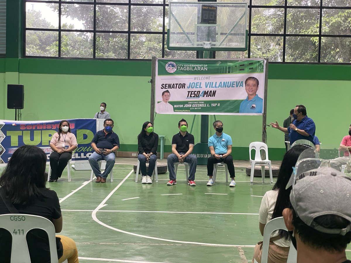 TrabahoTeam's tweet photo. HAPPENING NOW: Sen @senatorjoelv reminds TUPAD Pay-out recipients in Tagbilaran that the aid is not a dole out but the fruits if their hardwork; “May dignidad ang trabahong ginawa ninyo.” Daghang Salamat, #TESDAMAN 🙏🏽💖 https://t.co/6Dj3M3Dsgr