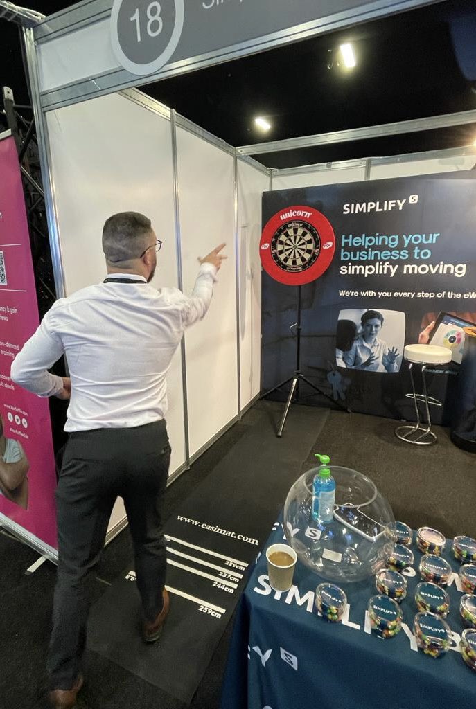 The throwing pride of High Wycombe Mr Kane ‘The Power’ Hennessey stepping up on the Simplify oche 🎯 . #eamasters