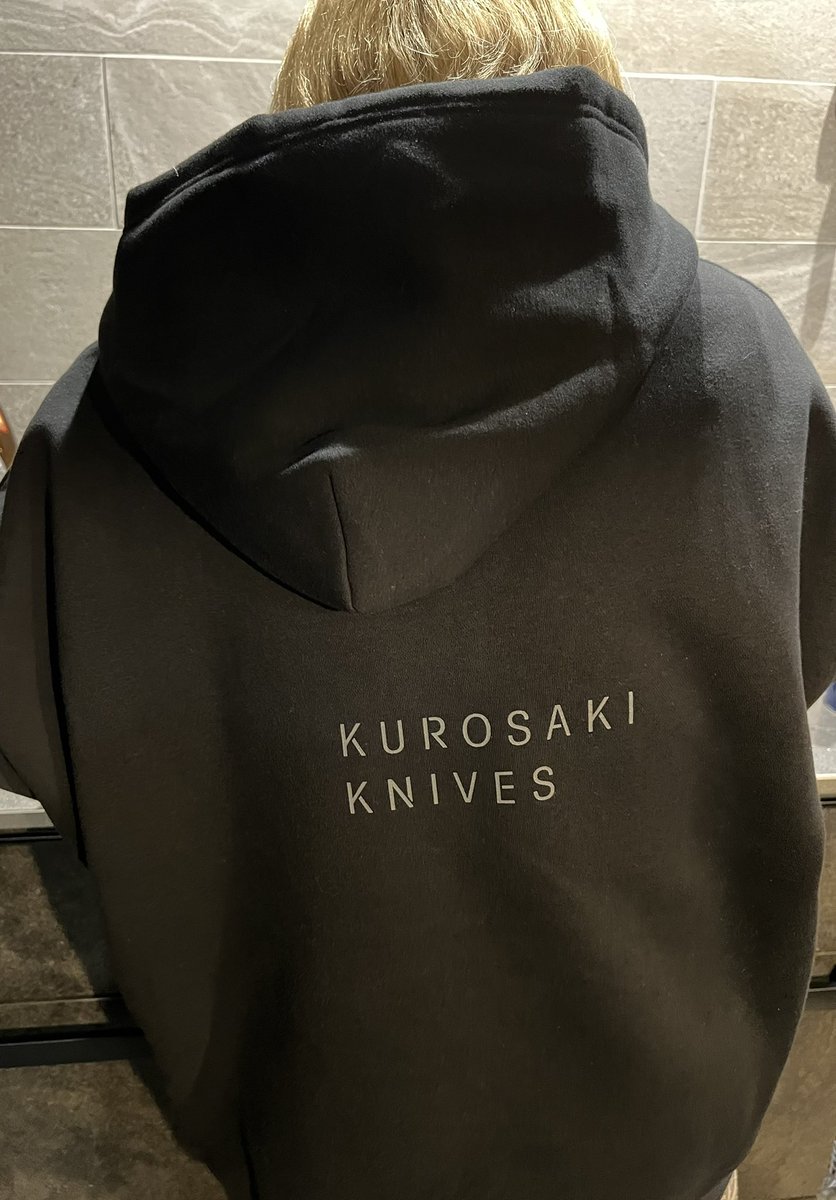 Yuukurosk's tweet photo. パーカー作りました。
#kurosakiknives https://t.co/Oay6Sb8YO2