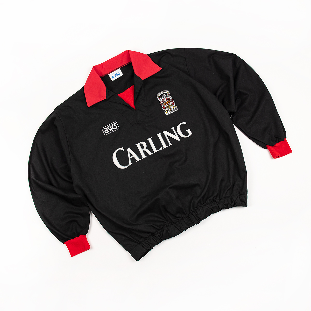 classicshirts's tweet photo. ⚫🔴 1993-94 Stoke City Asics Drill Top

Carling sponsor, Asics badge and Stoke-on-Trent coat-of-arms crest 

90s training wear hit different 😍 https://t.co/5vJEvzTOEE