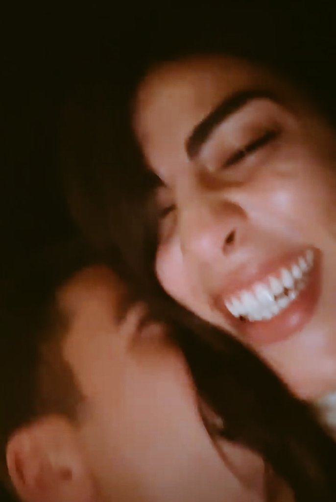 _asiaforever_'s tweet photo. "noi ridiamo insieme, che è la cosa più importante.. è il segreto di una coppia"

ci sono circa mille motivi per cui sogno un Amore come il loro
ma questo è sicuramente tra i primi
🤍

#prelemi https://t.co/lZq1Ef1LoU