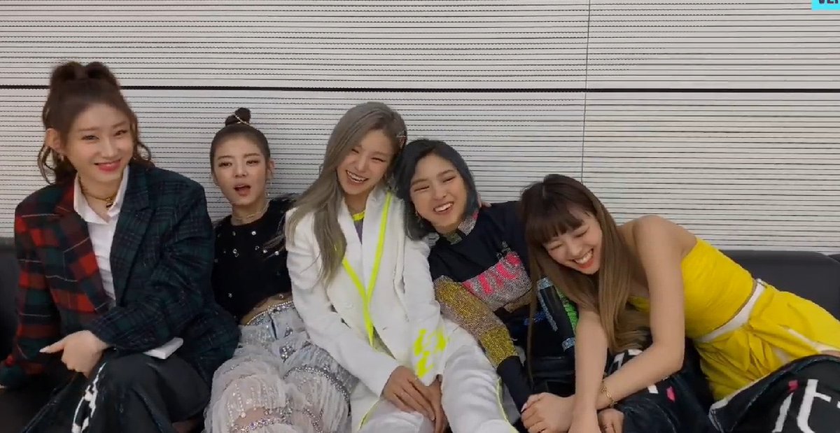 bestofitzy's tweet photo. ♡
#ITZY #있지 https://t.co/StO9kOC0r7