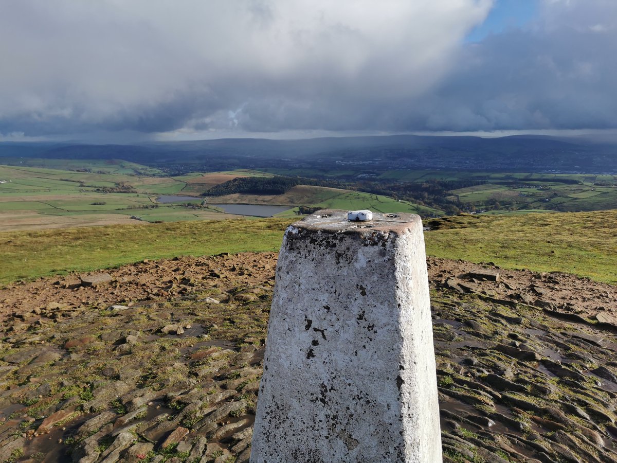 CampWithStyle's tweet image. A few pics from the most fabulous weekend hill walk I did with a dear friend. I've been wanting to walk up Pendle Hill for years and finally got the chance. Well worth the wait!

#happieroutside
#outdoorbloggers
#walking
#wildwomen
#pendlehill