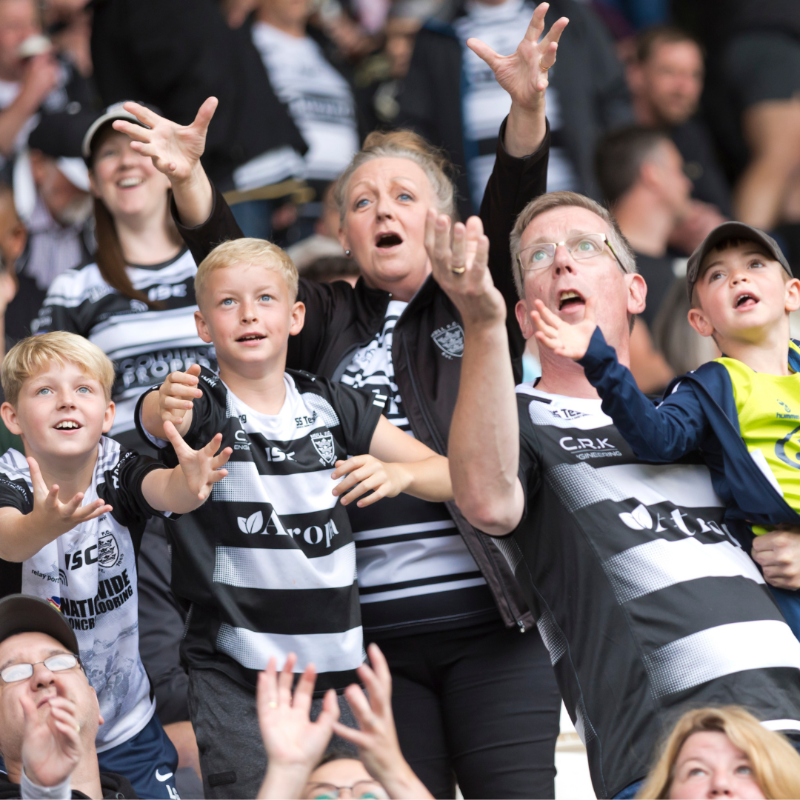 hullfcofficial's tweet photo. 🎁 𝗪𝗜𝗡𝗡𝗜𝗡𝗚 𝗪𝗘𝗗𝗡𝗘𝗦𝗗𝗔𝗬 🎁

To celebrate the launch of our 2022 Memberships, we're giving away a Family Membership to one lucky winner - just retweet this post to be in with a chance of winning! 🙌

Family Memberships 👉 https://t.co/1np8cpOCnn

Buy/Renew Online 👇