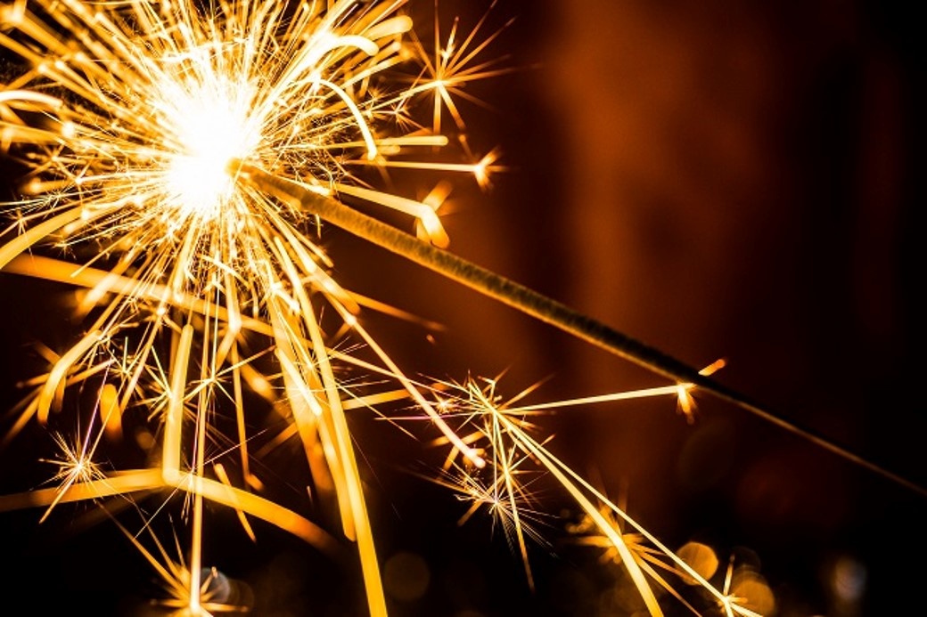airproductsuki's tweet photo. Sparks don't fly when you use Maxx® welding gas. However they do with sparklers ! Stay safe this Bonfire Night. Always store industrial gas in a safe, secure location. Click here for more advice. https://t.co/vZ7YsS4BHo #cylinderstorage #cylindersafety #WeldingWednesday #ukmfg https://t.co/fyxJfY0YSj