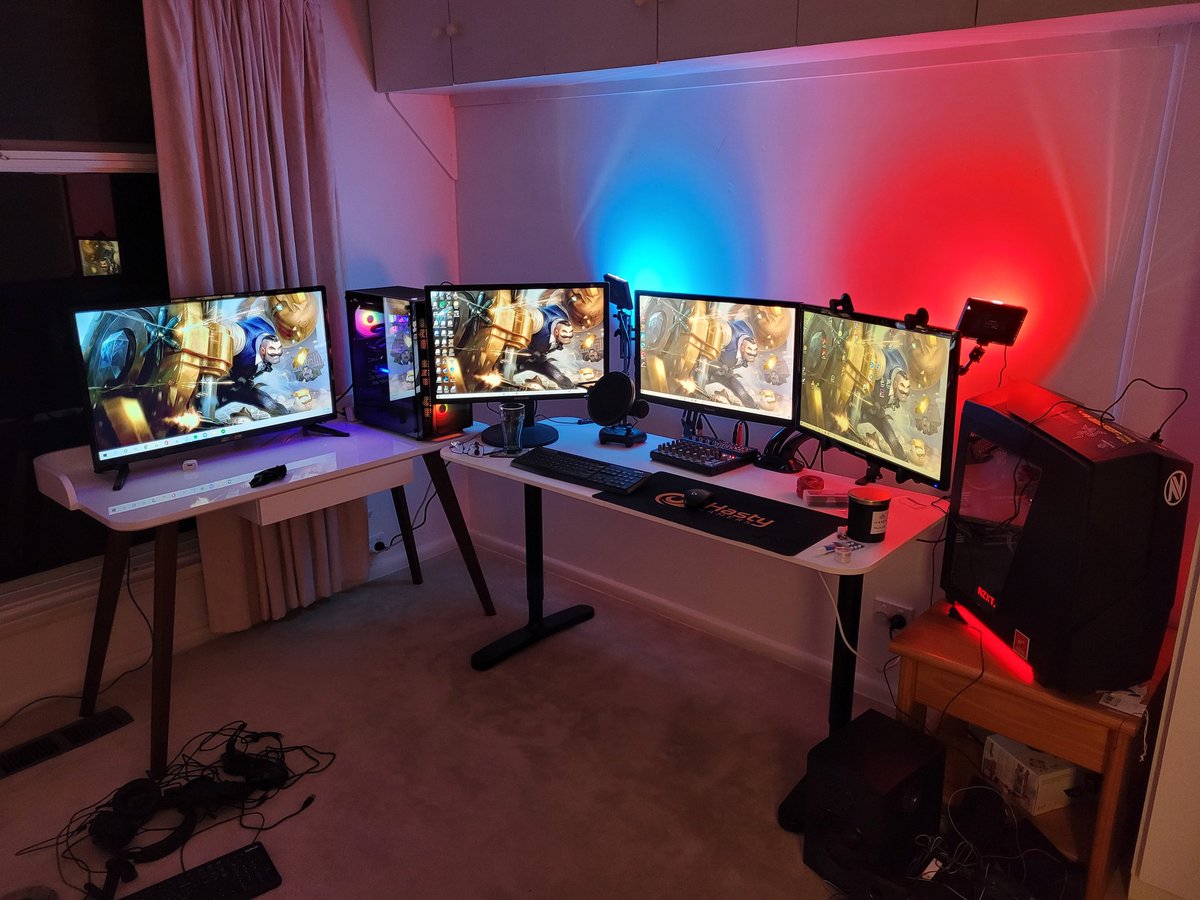 Setting up the new room is so fricken amazing. Gaming mode... streaming mode :)))))))))))))))

Still got work to do but this is such a good start
