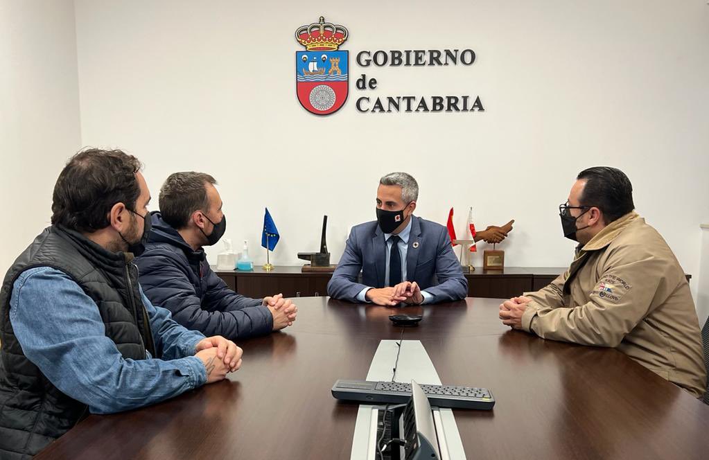 Pablo_Zuloaga's tweet photo. Apoyo desde el Gobierno de #Cantabria a los trabajadores de Zener Plus, subcontrata de @Vodafone_es en la defensa de su derecho de subrogación. Con el respaldo de su convenio, reclaman en los tribunales sus derechos laborales. https://t.co/6QogMrBnRQ