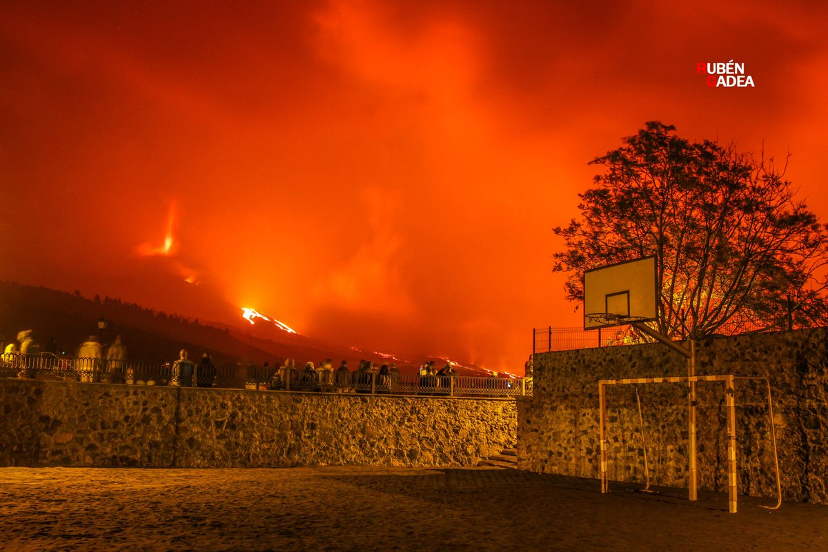 Rubns28's tweet photo. Erupción del volcán Cumbre Vieja. 
La Palma, Islas Canarias. 
#cumbrevieja #volcan #volcanlapalma #lapalma #LaPalmaVolcano https://t.co/O9eycaOGXN