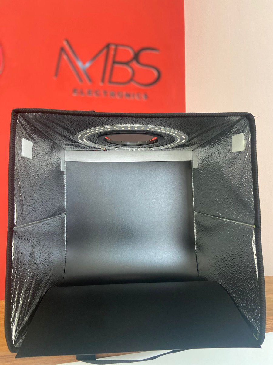 mbs_electronics's tweet photo. Studio box 

Torne as fotos dos seus produtos mais profissionais usando studio box com luzes led e diferentes cores para o fundo, de acordo a sua preferência 👌🏾

Preço: 18.000,00 AOA

Entrega ao domicílio disponível 🚚📦 

 #MBS #MBS_Electronics #studiobox #LojaMBS #TEAM_MBS💯🇦🇴 https://t.co/itsGUtGU1F