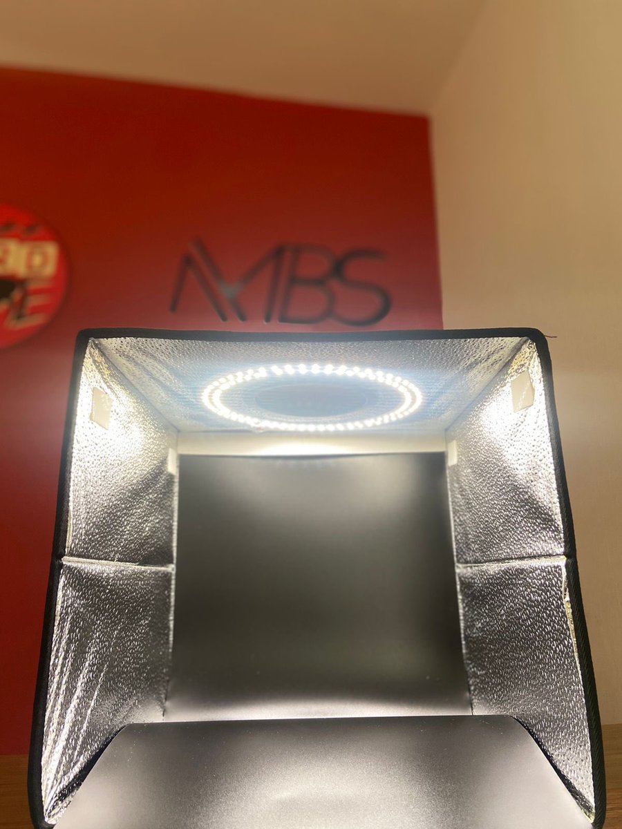 mbs_electronics's tweet photo. Studio box 

Torne as fotos dos seus produtos mais profissionais usando studio box com luzes led e diferentes cores para o fundo, de acordo a sua preferência 👌🏾

Preço: 18.000,00 AOA

Entrega ao domicílio disponível 🚚📦 

 #MBS #MBS_Electronics #studiobox #LojaMBS #TEAM_MBS💯🇦🇴 https://t.co/itsGUtGU1F