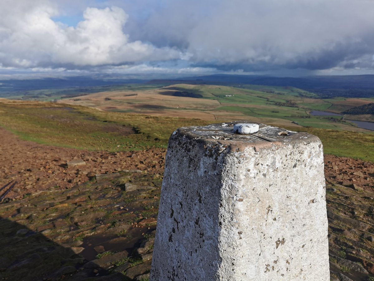 CampWithStyle's tweet image. A few pics from the most fabulous weekend hill walk I did with a dear friend. I've been wanting to walk up Pendle Hill for years and finally got the chance. Well worth the wait!

#happieroutside
#outdoorbloggers
#walking
#wildwomen
#pendlehill