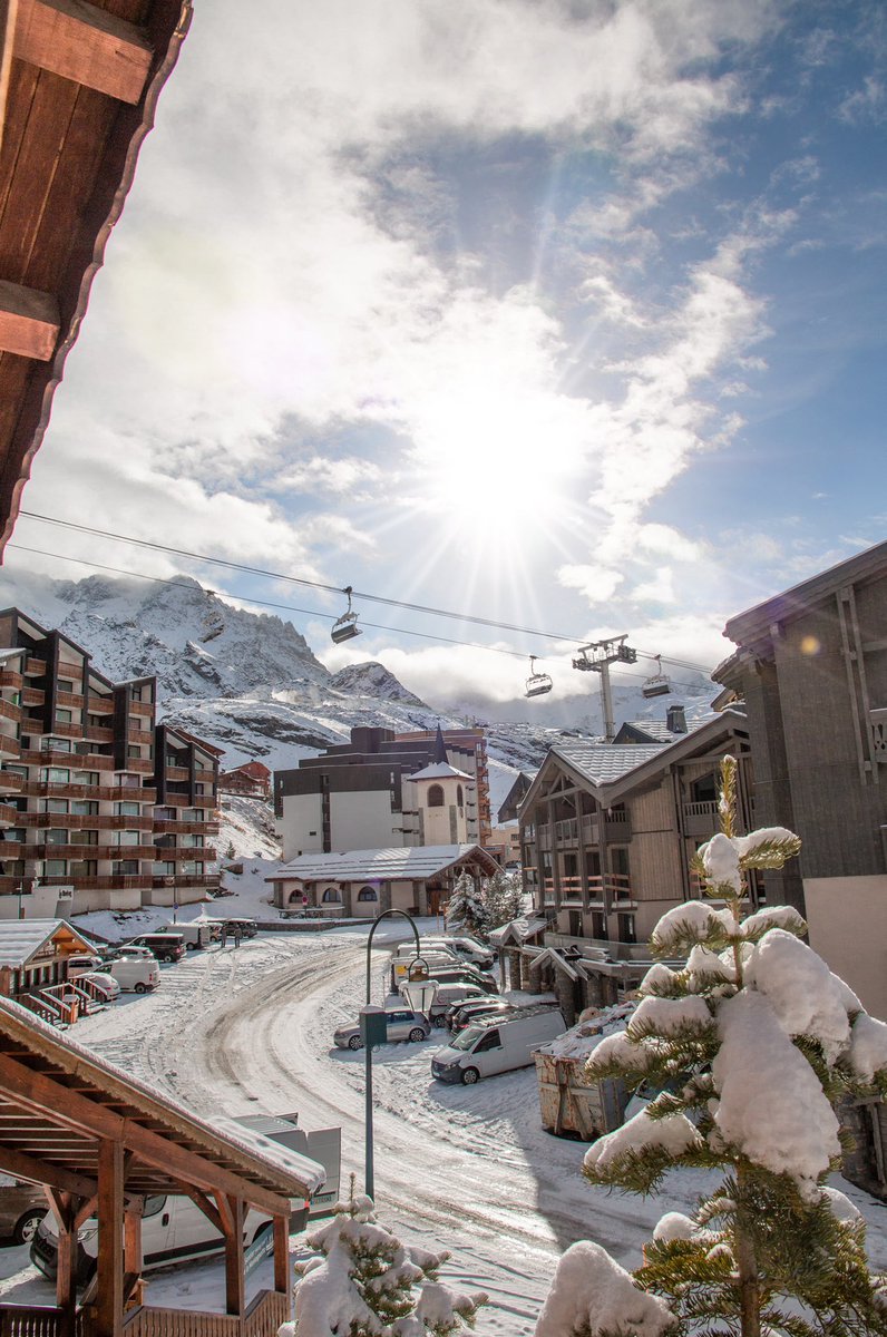 It's less than 3 weeks until #ValThorens opens for the season and it's looking a lot like winter... #Les3Vallees #InfiniteMountainExperiences