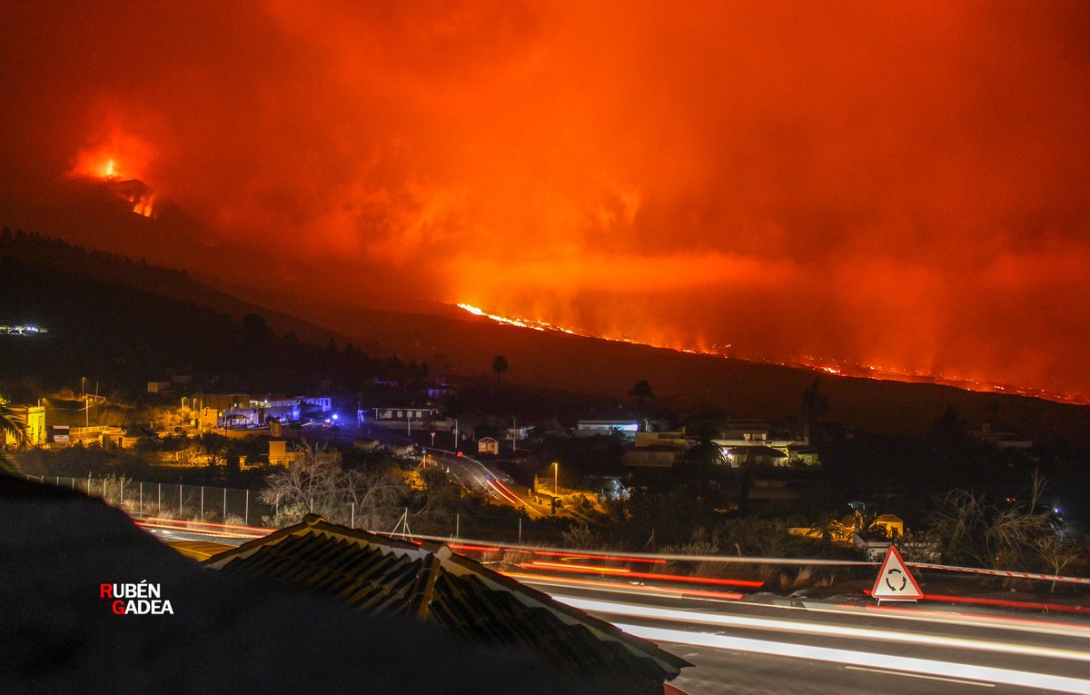 Rubns28's tweet photo. Erupción del volcán Cumbre Vieja. 
La Palma, Islas Canarias. 
#cumbrevieja #volcan #volcanlapalma #lapalma #LaPalmaVolcano https://t.co/O9eycaOGXN