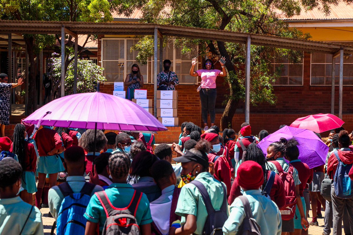 siyasizanaNPO's tweet photo. Thanks to @argentinaensudafrica, we were able to donate more sanitary pads to the learners of the Flavius Mareka High School. Thank you to @nyeletimakatini too for the health talk and your kindess💕 #offeringahelpinghand #endperiodpoverty https://t.co/NH4vF7Xui5