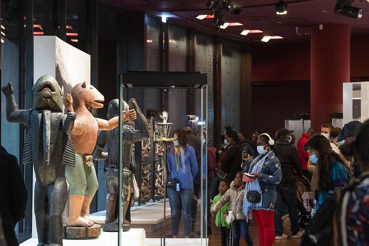 quaibranly's tweet photo. 15 000 visiteurs en 7 jours !
L’exposition "BÉNIN, la restitution de 26 œuvres des trésors royaux d’Abomey" qui présentait, avant leur retour dans leur pays d’origine, les 26 œuvres restituées à la République du Bénin a rencontré un vif succès.
Merci pour votre visite ! https://t.co/TXzSWYBsPn