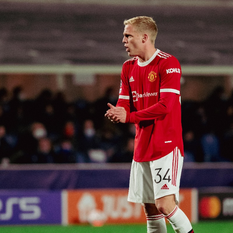 ManUtd's tweet photo. Well played, lads 👏

@Sanchooo10 x @Donny_Beek6

#MUFC | #UCL