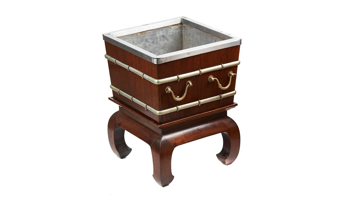 loveantiques's tweet photo. Is it too early to start thinking about the weekend? Get the wine on ice with this Large Antique Mahogany Wine Cooler for sale from Rebecca Sarah Antiques: https://t.co/k9jgj25zbq
#antques #antiquewinecooler #winecooler #antiquefinds #loveantiques https://t.co/6gakKzfEAj