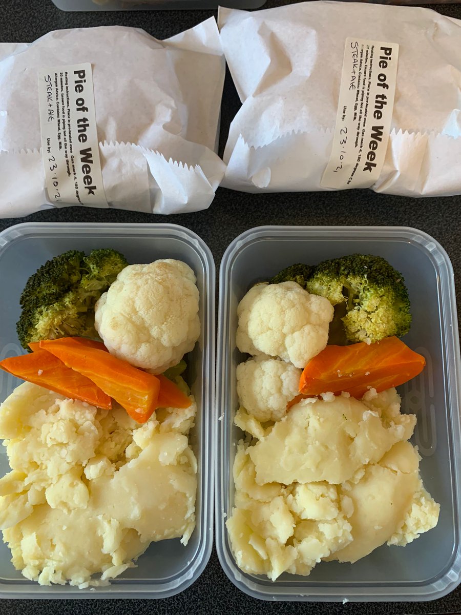VickyTCKC's tweet photo. This is #pie and #vegetables of the week which is part of my #mealplans.

If you would like locally sourced, freshly cooked #meals delivered to your door please ☎️ 07728417692.

#Derbyshire #fooddelivery #homemade #madetoorder #food https://t.co/I7d9QCOtkm