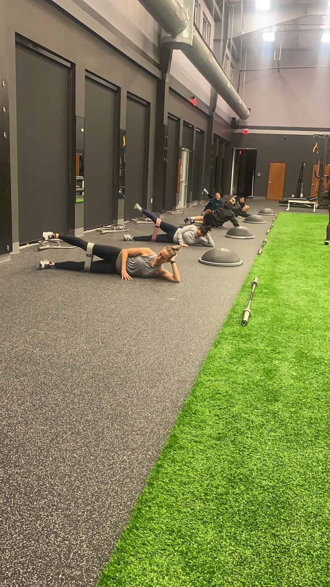 BullittTeam's tweet photo. The grind can’t stop and won’t stop! 5am ladies are consistent #Leanmassprogram https://t.co/Cj93JGaWUI