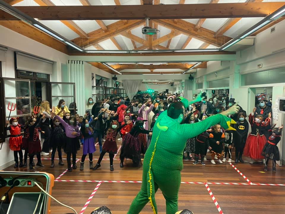 Diskodantza's tweet photo. Kaixo lagunok!! Zelan urteko asteburu beldurgarriena? 👻

🎃Diskodantza hainbat lekutan egon da:🎃
Sopela
Sorgin Taberna
San Bartolome
San Fuentes

Mila esker gurekin dantza egiten egon zareten guztioi!! ❤️

Laster data berriak 📆

Eskatu zure aurrekontua konpromisu barik https://t.co/nQqqW3R60j