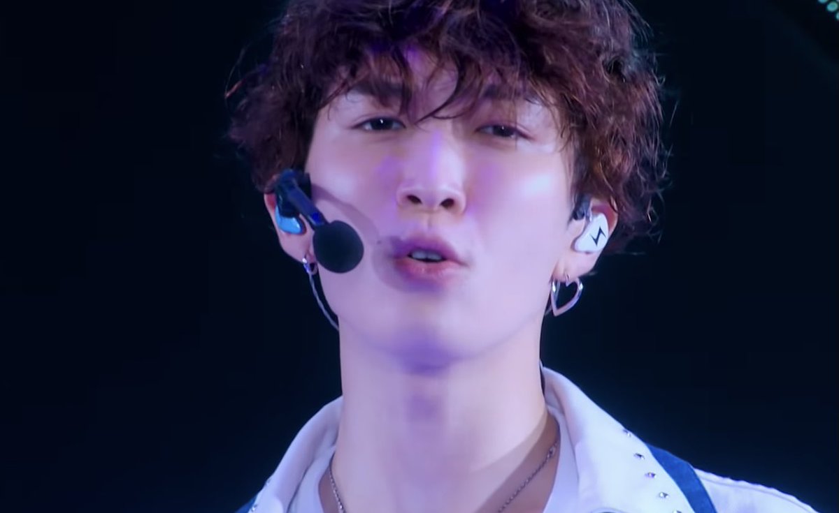 渡辺翔太くん着用 Hyperbola フープピアス スワロフスキーHyperbola