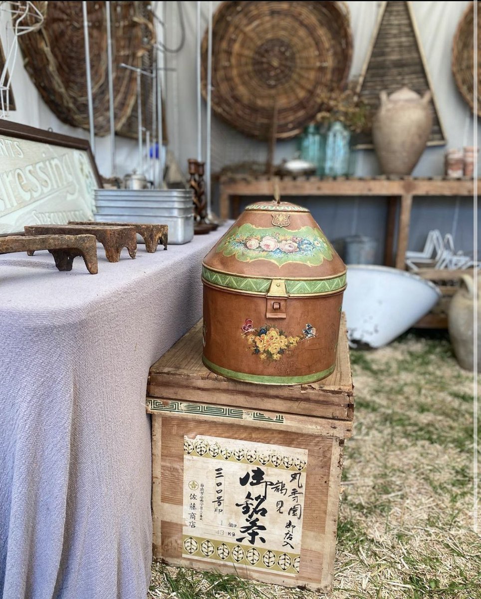 IACFAntiqueFair's tweet photo. There are so many wonderful items to find today, @PaulLucyVintage has such a wonderful selection of vintage goodies at Ardingly Antiques Fair! π
#antiquesfair #iacf #iacfardingly #vintagefair #paullucyvintage #vintagedecor #vintagehome https://t.co/bwzf7bC4E3