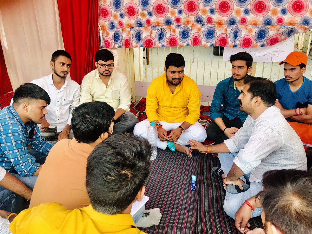 AbvpPrayag's tweet photo. #abvp_prayag_mahanagar
आंदोलन की आगामी योजनाओं को लेकर , प्रांत संगठन मंत्री  @iAbhilashKashi जी का मार्गदर्शन @AbvpPrayag के कार्यकर्ताओं को प्राप्त हुआ https://t.co/RenmOzzeqD