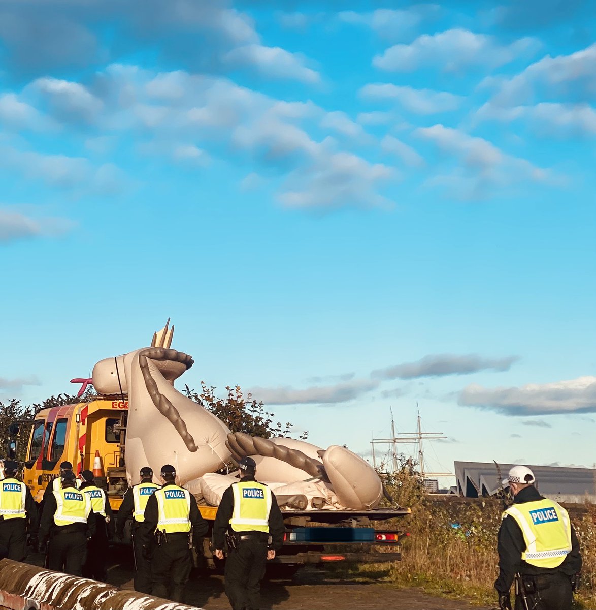 Brick_Cop's tweet photo. Rumour has it, The Met arrested ‘Nessy’ this morning… Met 1 - XR 0.
👀😂🏴 #COP26 #ThinBlueLine #NessysMetTheMet #BrickCop26 https://t.co/uQGulAclyU