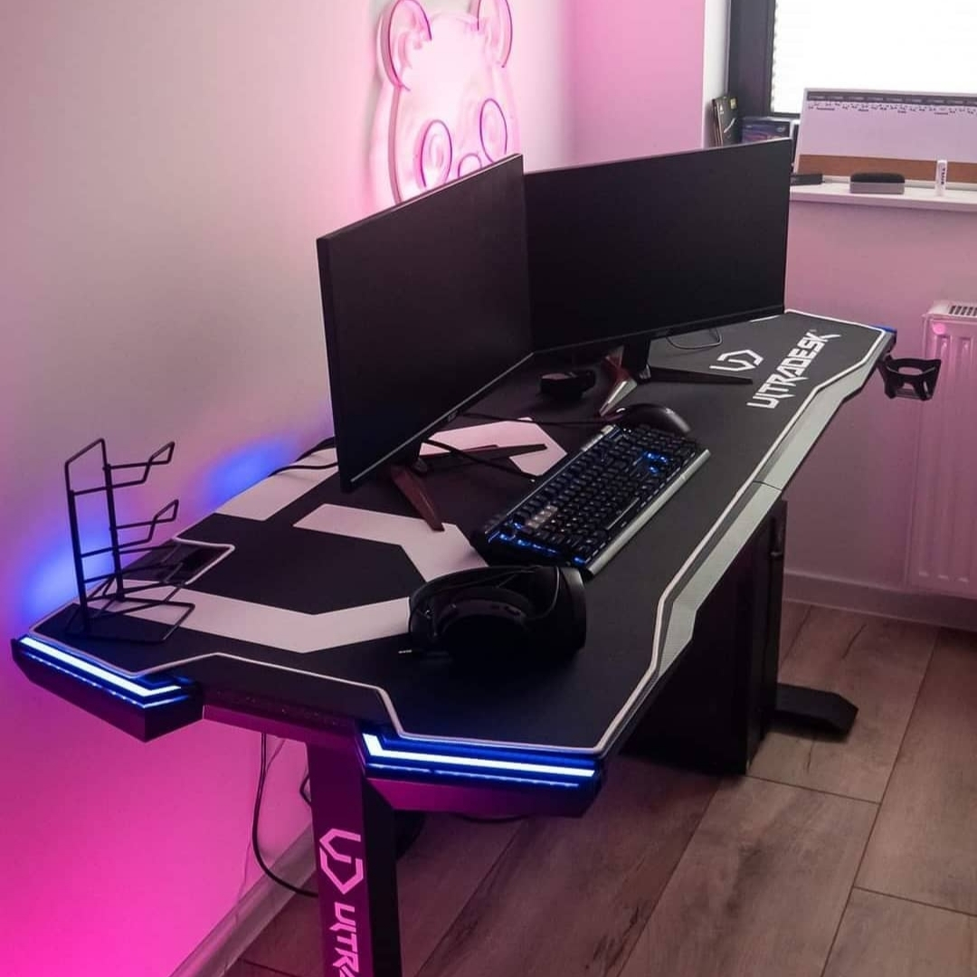 gamingprivecom's tweet photo. UN SET UP DE FOU ! 😧
Solides, livrés avec accessoires et équipés de RGB, les bureaux Ultradesk feront la différence🔥
➡️ Dispo ici : https://t.co/rDKJujehB6
✅ Follow @gamingprivecom pour ne rien rater !
#gamingprive #gaming #setup #desk #pcgamer #gamer #gameuse #neon #rgb https://t.co/crEWhrWeiZ