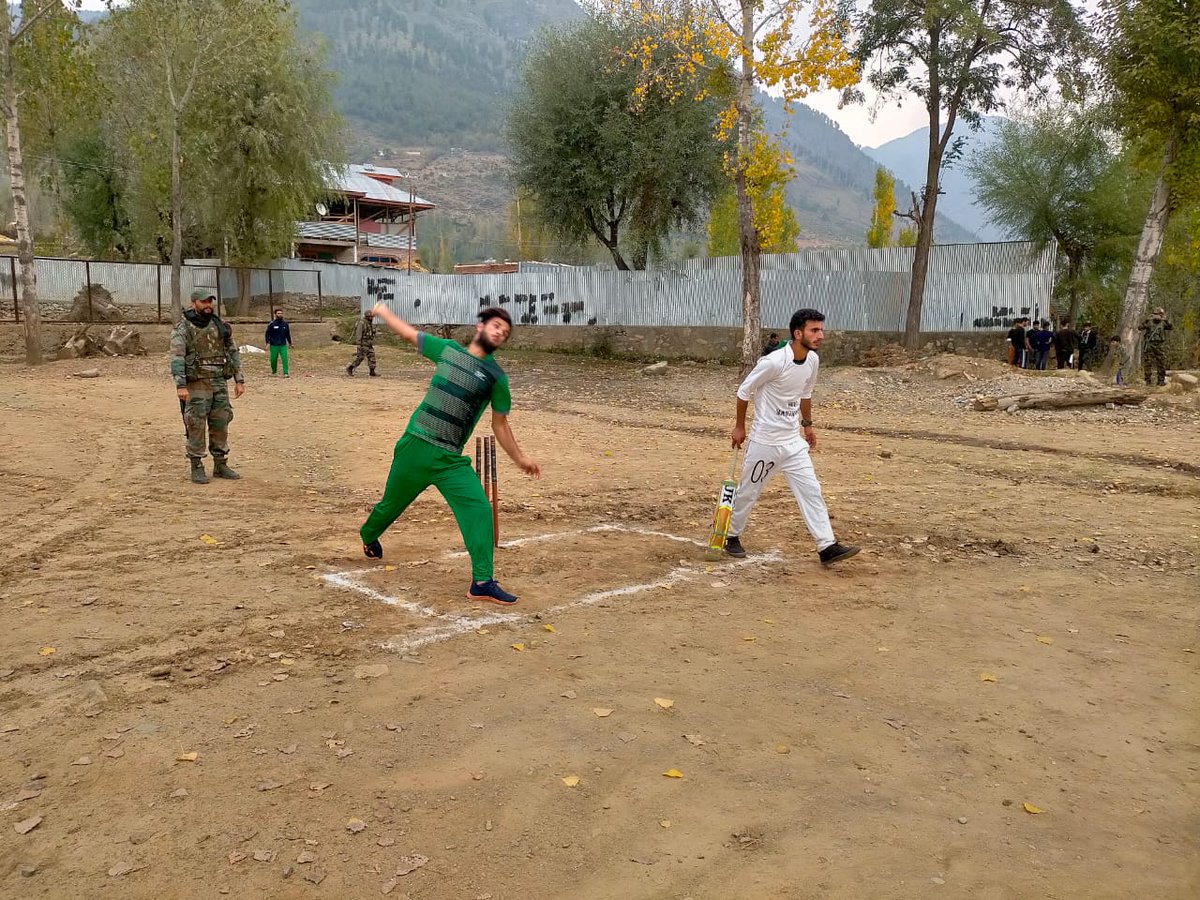 AwamFor's tweet photo. Friendly Cricket match between the local Youths of Mantrigam was organised by #IndianArmy .
#SaviorsOfKashmir47
#ElectionDay
#الجو_ما_ينقصه_غير #عبدالرحمن_المطيري_في_الكويت https://t.co/WtU46FsO23