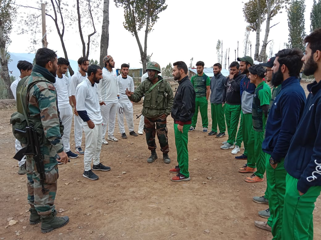 AwamFor's tweet photo. Friendly Cricket match between the local Youths of Mantrigam was organised by #IndianArmy .
#SaviorsOfKashmir47
#ElectionDay
#الجو_ما_ينقصه_غير #عبدالرحمن_المطيري_في_الكويت https://t.co/WtU46FsO23